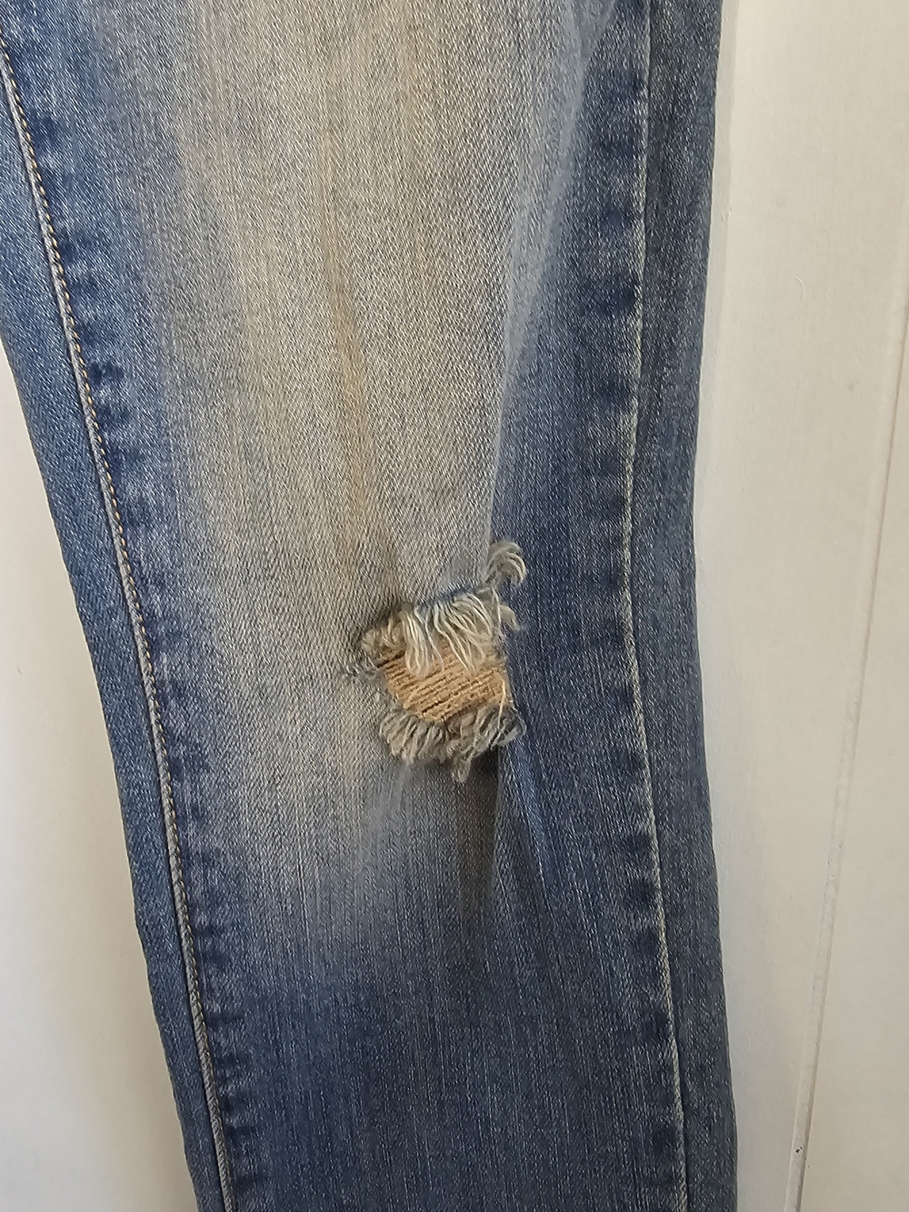 LEVI'S Faded Distressed High Rise Skinny - Picture 6 of 8